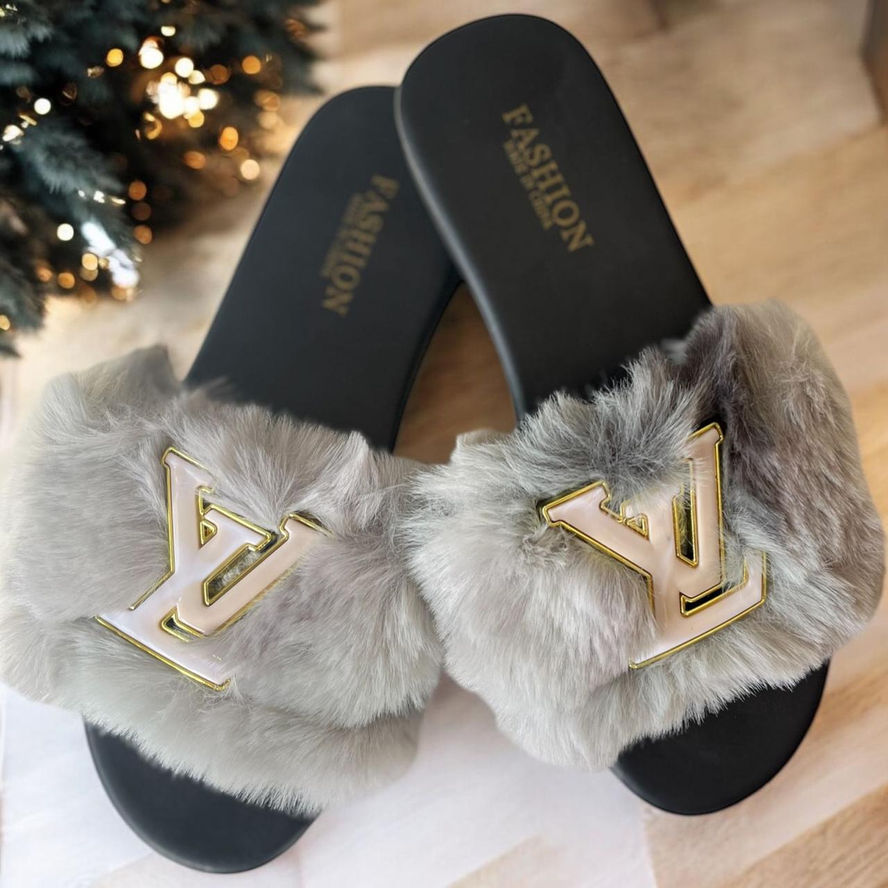 LOUIS VITTON Luxury Slippers – A Statement of Elegance and Comfort