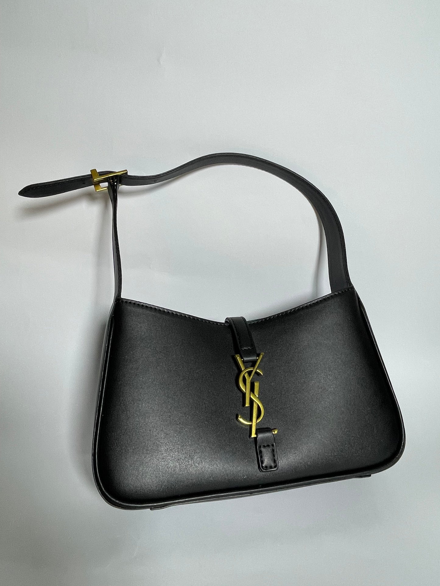Luxury Gold-Accent Minimalist Shoulder Bag – Premium Black Leather Finish