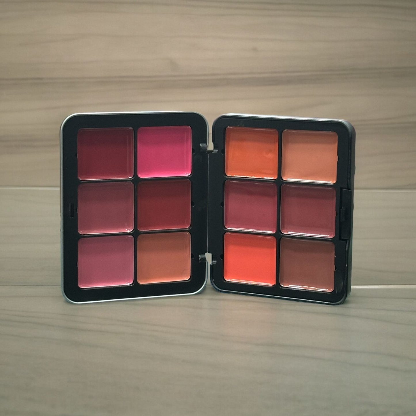 CARLA SECRET CREAM BLUSH AND CONCEALER PALETTE.