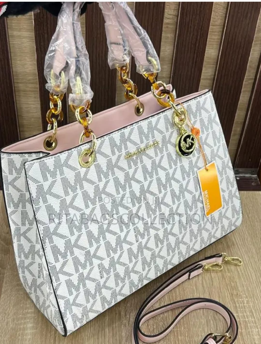 MICHEAL KORS WOMAN BAG (without box)