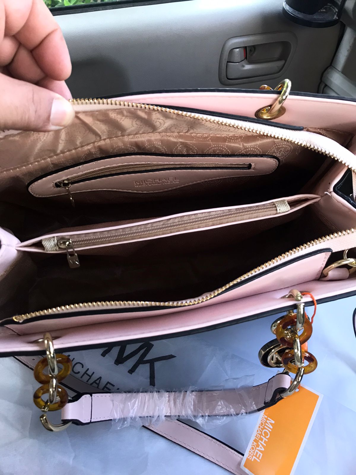 MICHEAL KORS WOMAN BAG (without box)