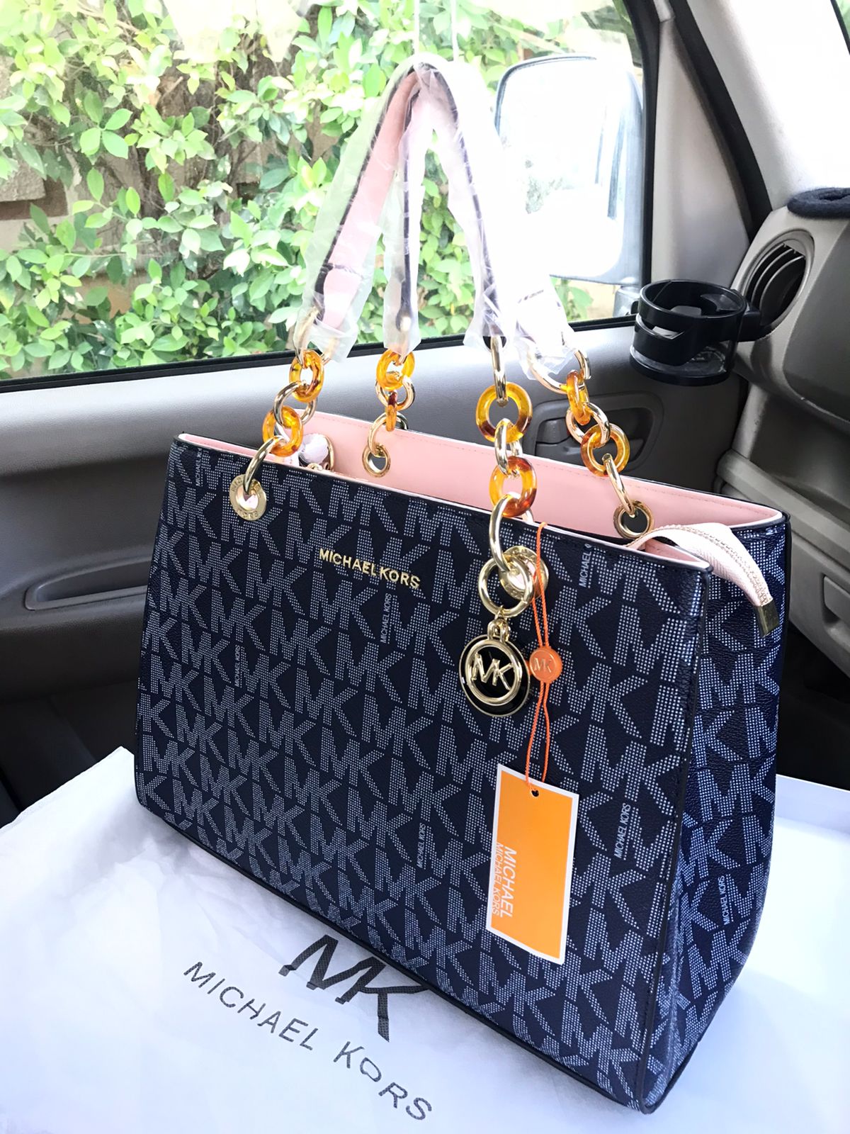 MICHEAL KORS WOMAN BAG (without box)