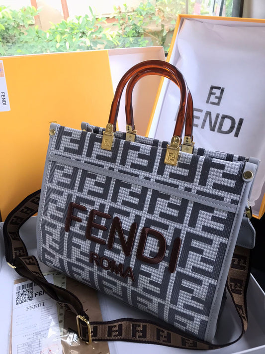 FENDI WOMAN BAG (with brand box)(brand card)(brand dust cover)