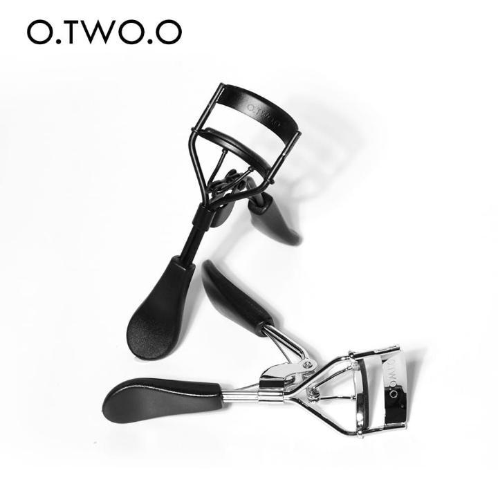 O.TWO.O Eyelash Curler